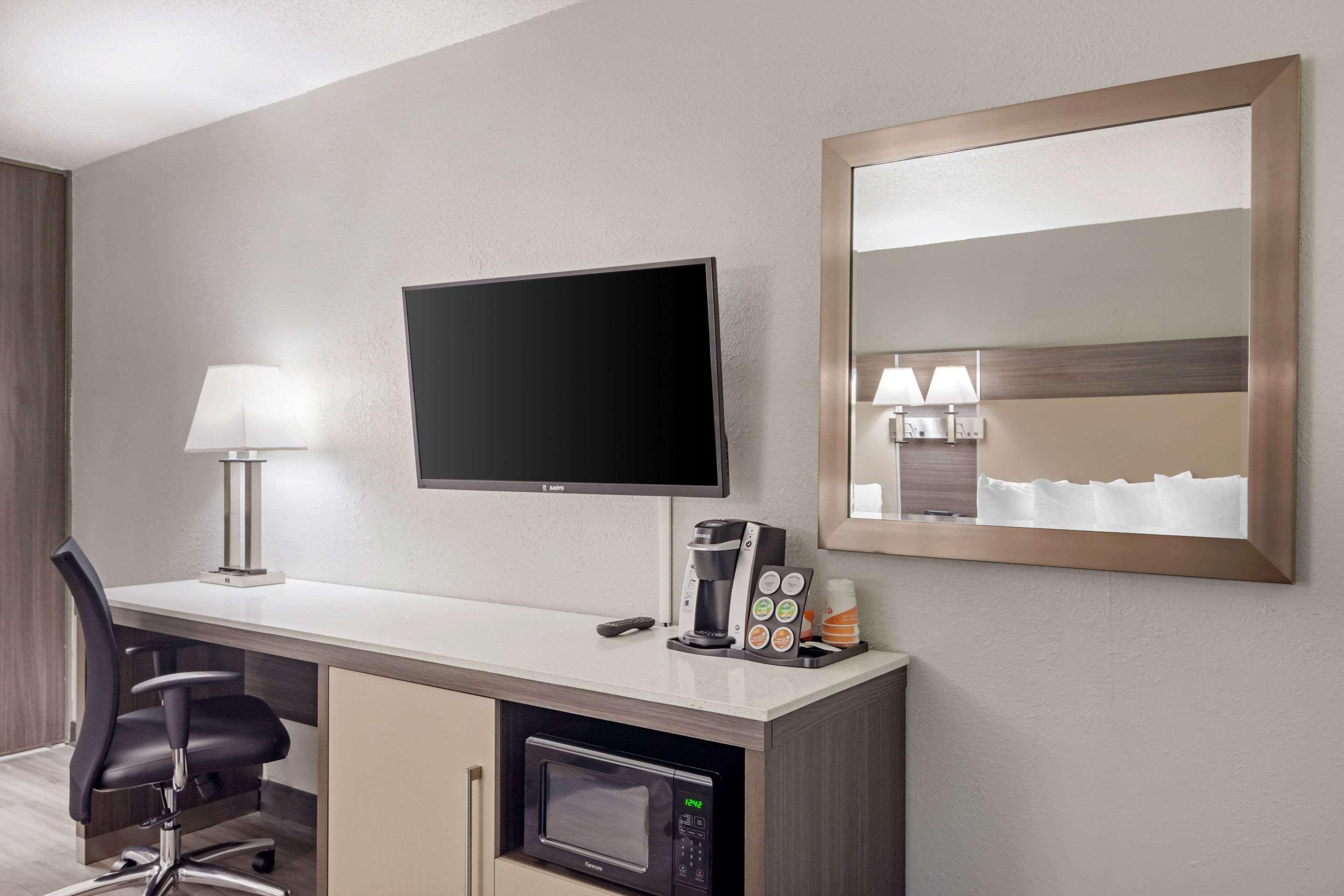 Quality Inn & Suites Картърсвил Екстериор снимка