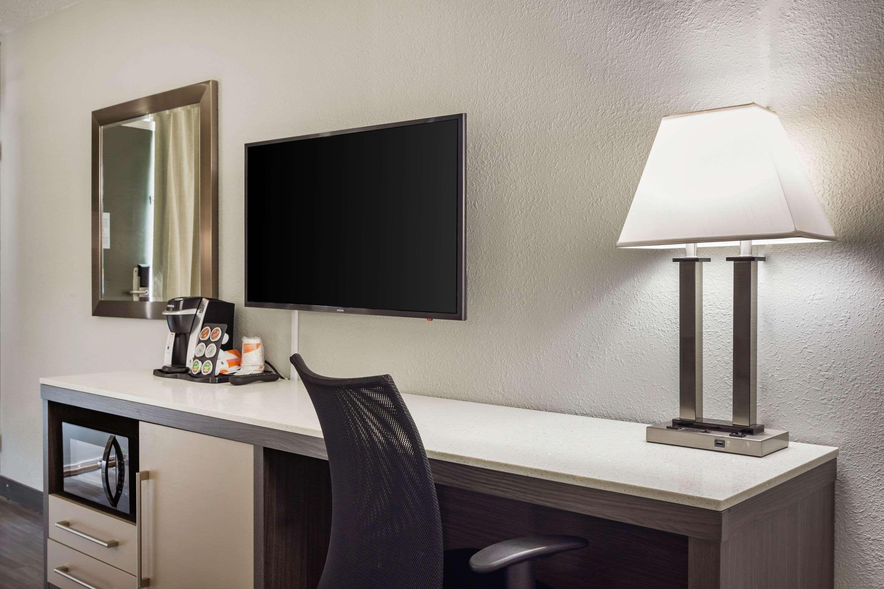 Quality Inn & Suites Картърсвил Екстериор снимка